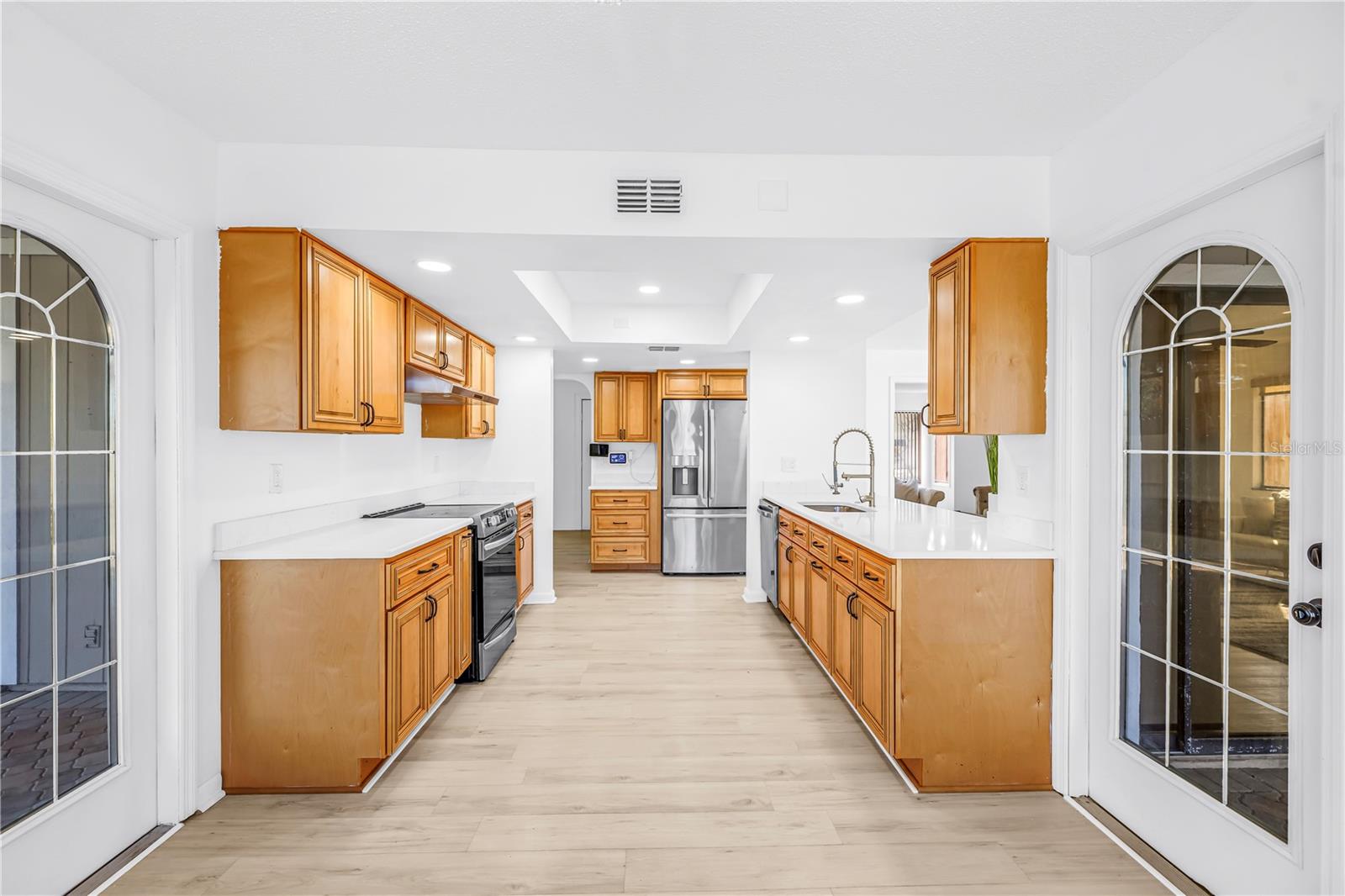 Listing photo id 10 for 2789 Valencia Lane W