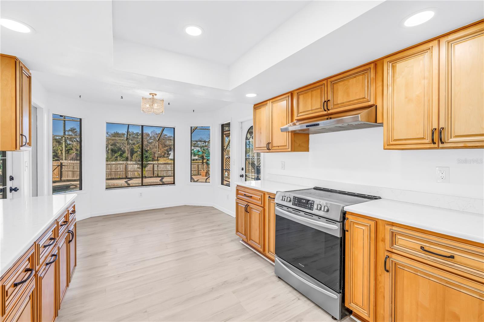 Listing photo id 14 for 2789 Valencia Lane W