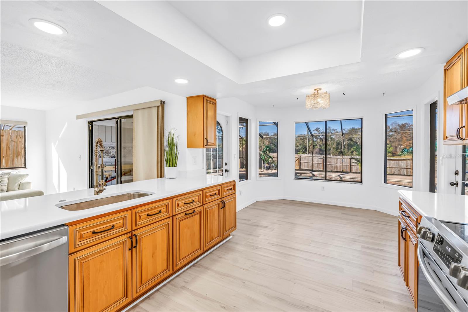 Listing photo id 15 for 2789 Valencia Lane W