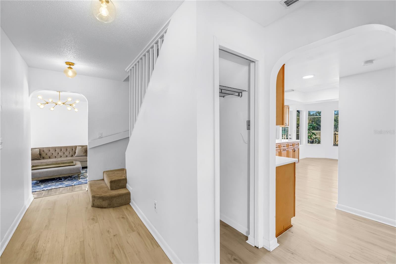 Listing photo id 17 for 2789 Valencia Lane W