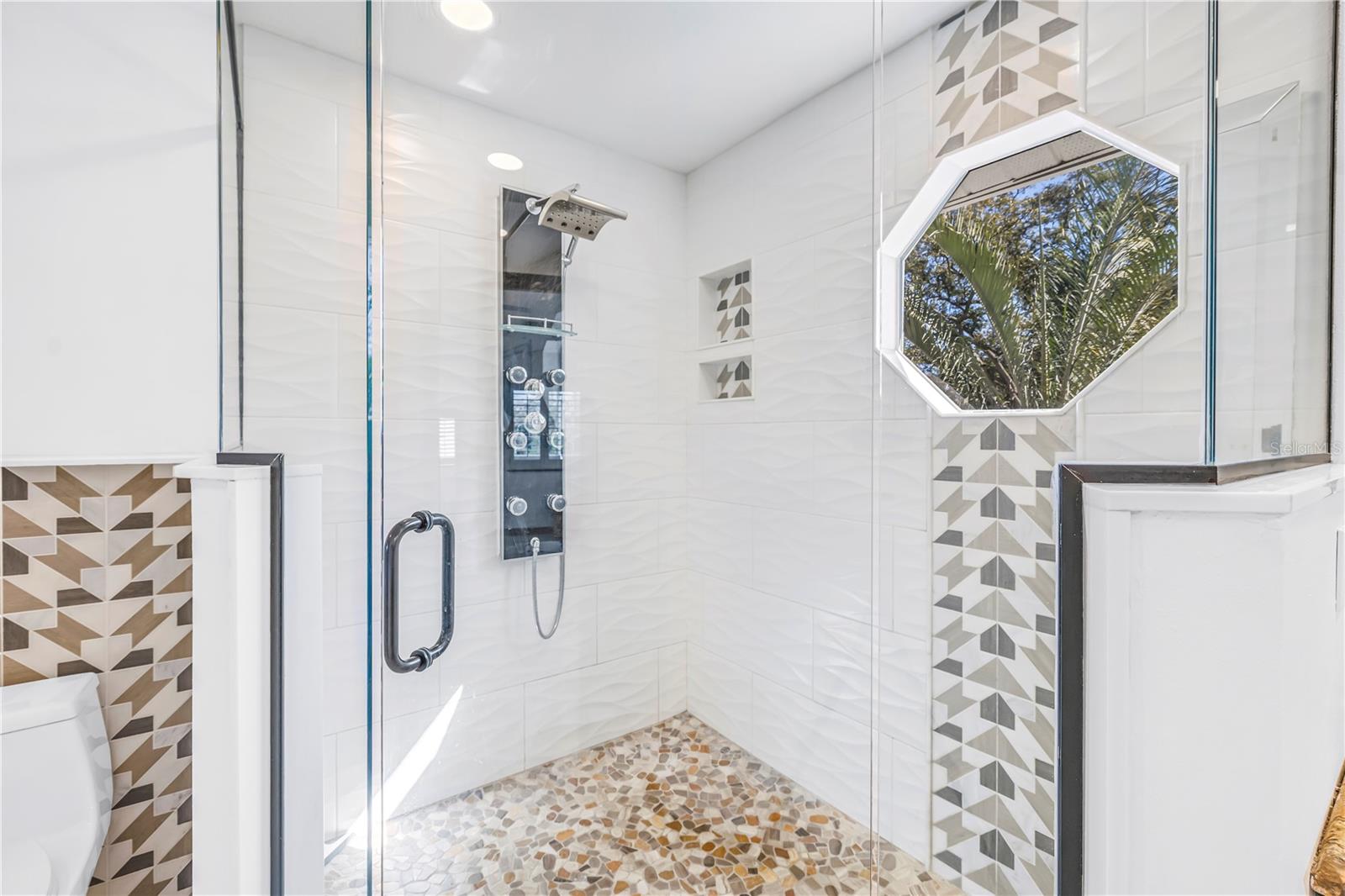 Listing photo id 21 for 2789 Valencia Lane W