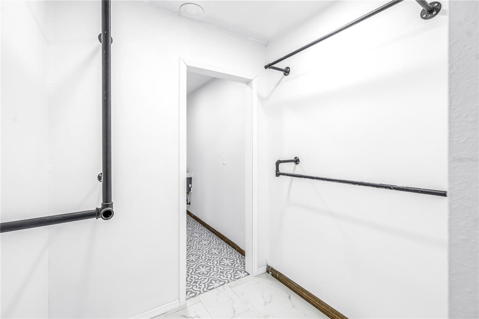 Listing photo id 23 for 2789 Valencia Lane W