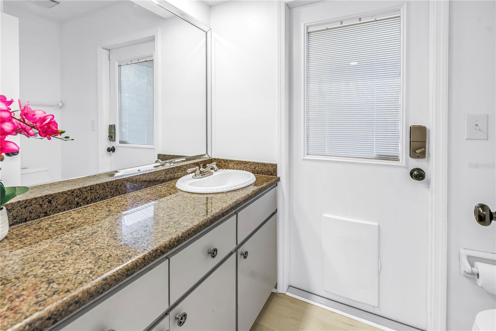 Listing photo id 25 for 2789 Valencia Lane W