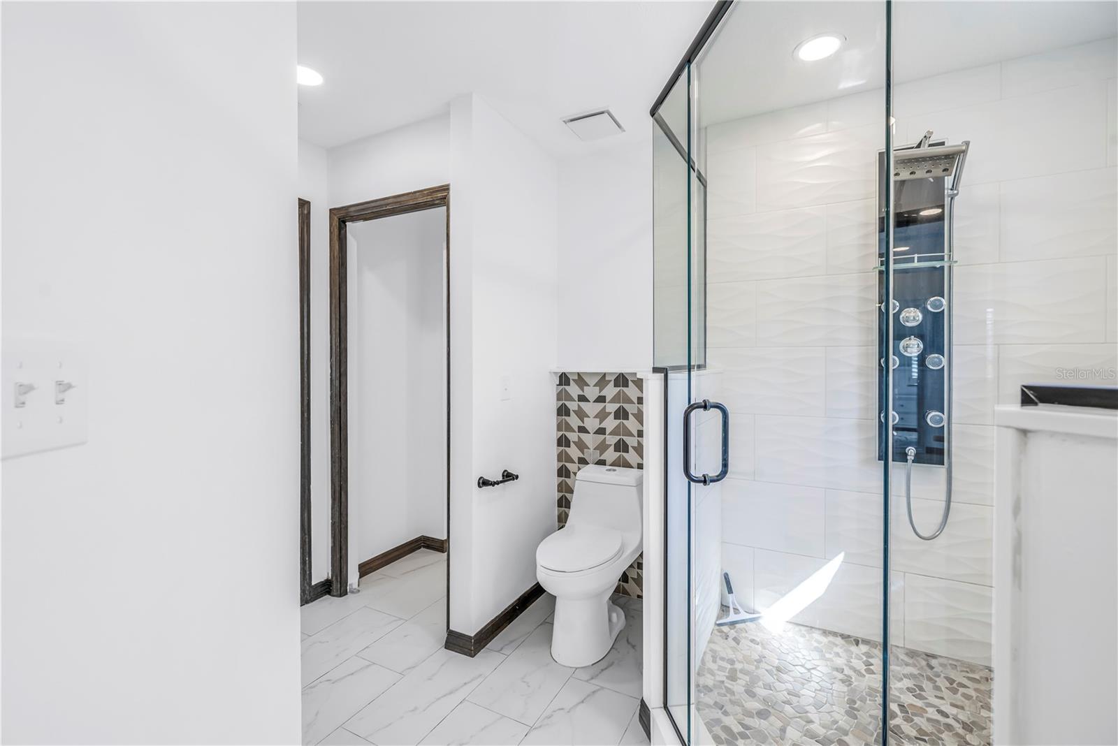 Listing photo id 27 for 2789 Valencia Lane W