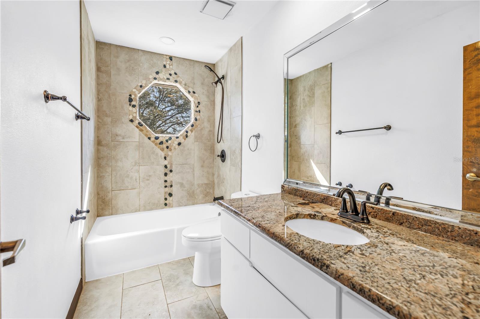 Listing photo id 29 for 2789 Valencia Lane W