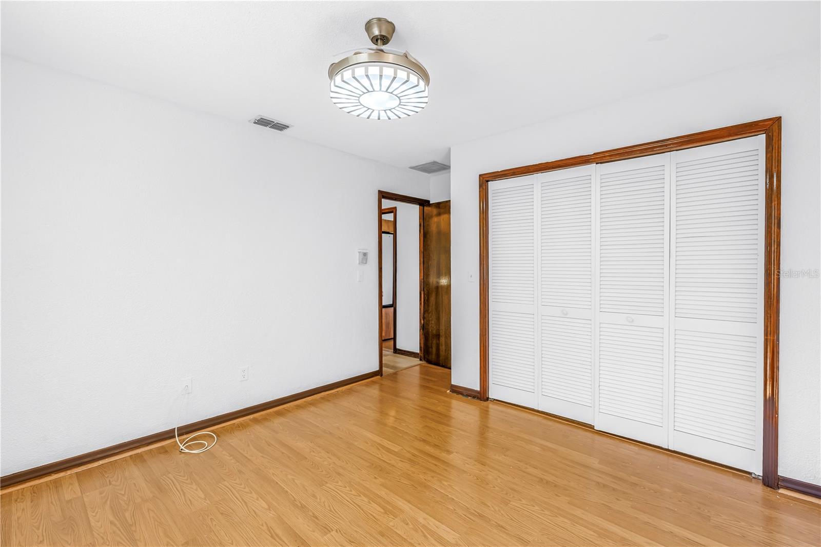 Listing photo id 30 for 2789 Valencia Lane W