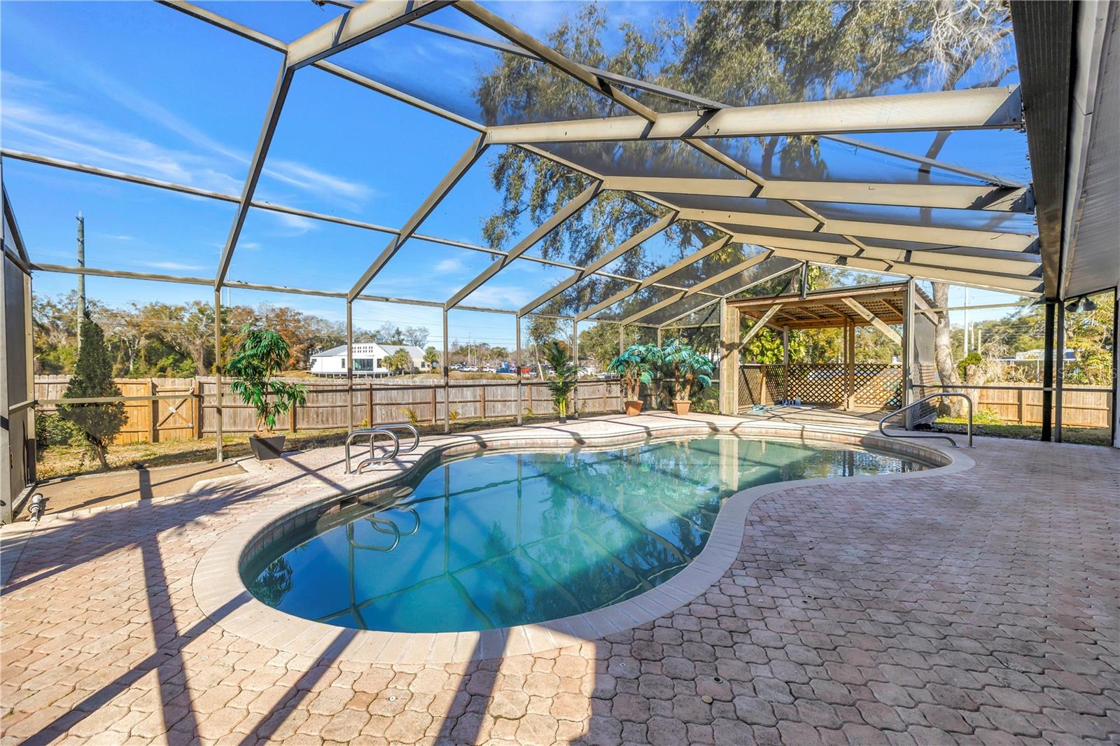 Listing photo id 35 for 2789 Valencia Lane W