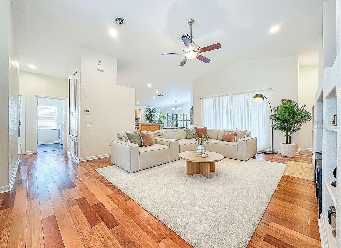 Image 12 of 51 For 588 Bay St  