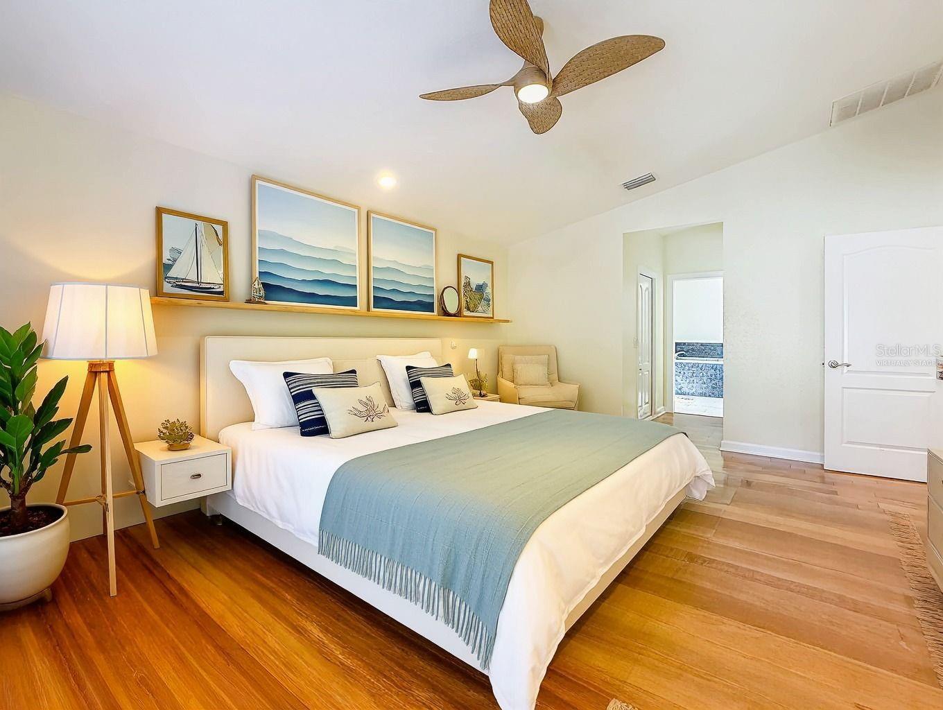 Image 24 of 51 For 588 Bay St  