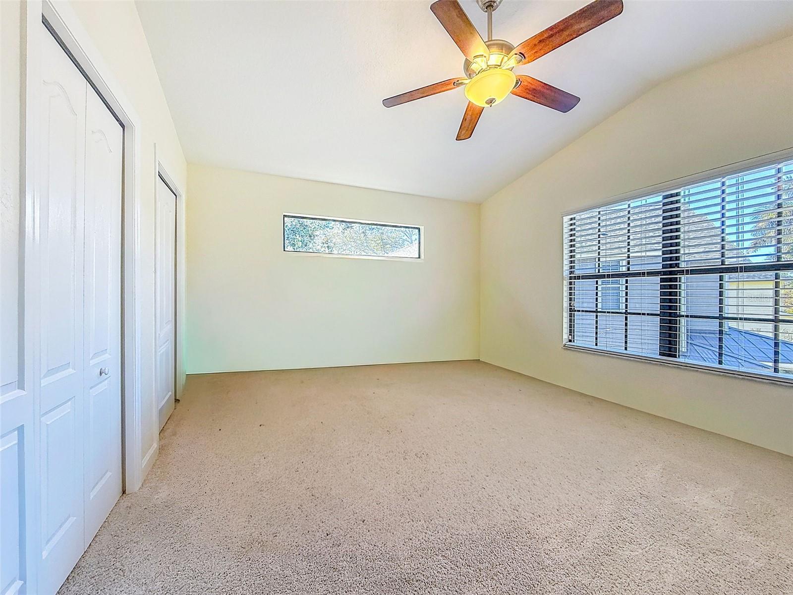 Image 25 of 51 For 588 Bay St  