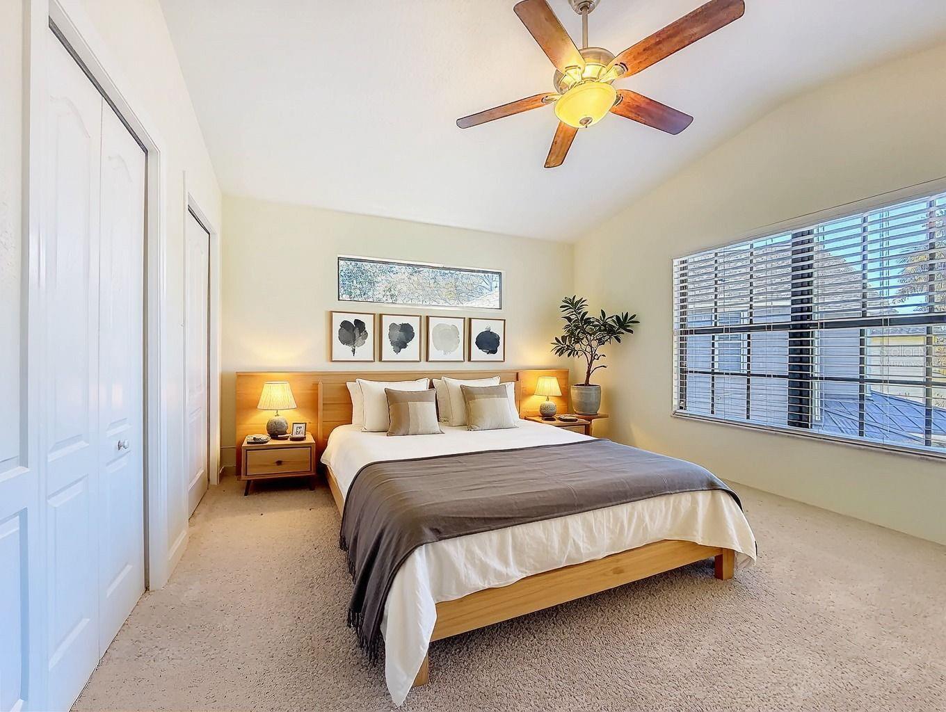 Image 26 of 51 For 588 Bay St  