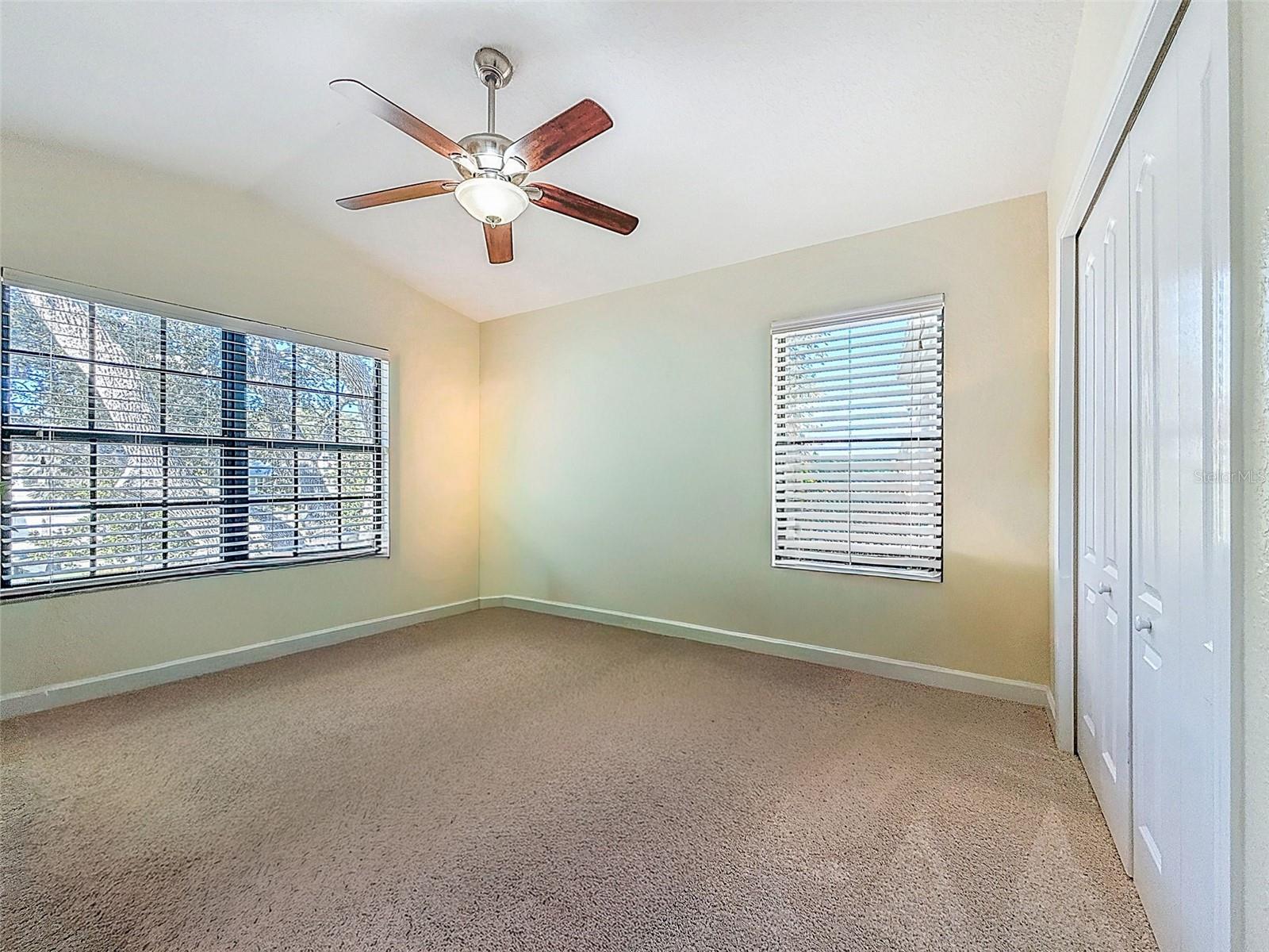 Image 27 of 51 For 588 Bay St  