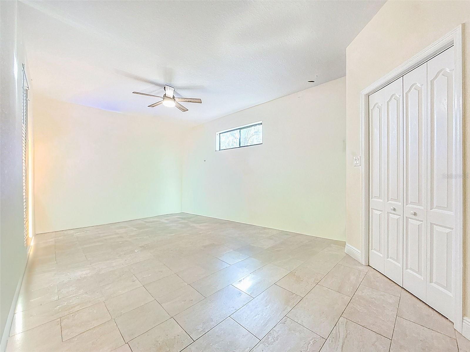 Image 29 of 51 For 588 Bay St  