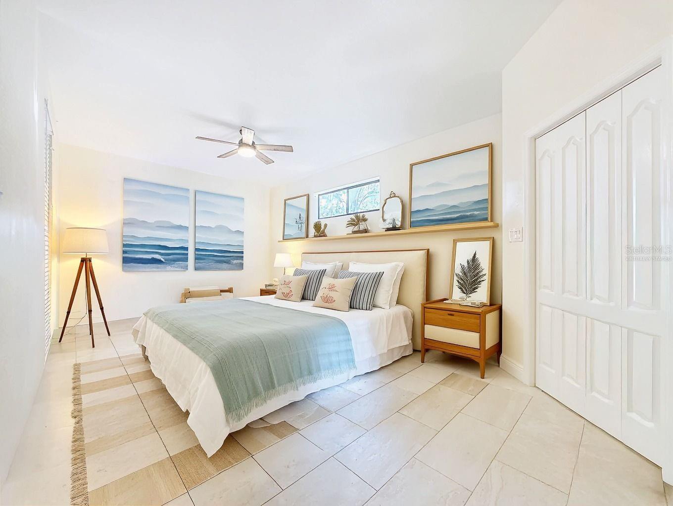 Image 30 of 51 For 588 Bay St  