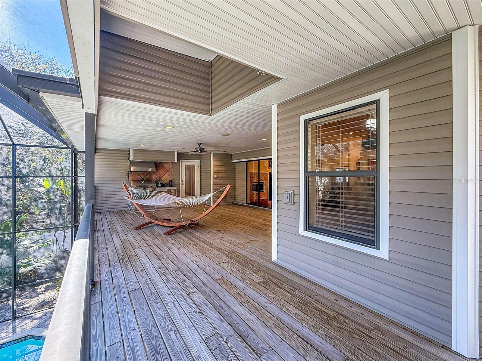 Image 35 of 51 For 588 Bay St  