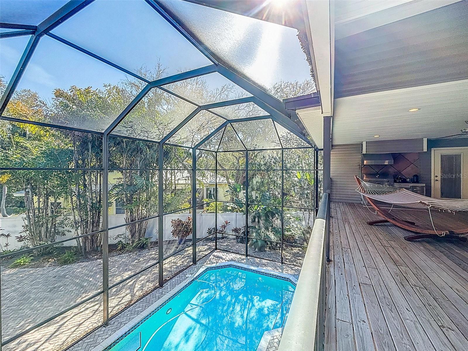 Image 36 of 51 For 588 Bay St  