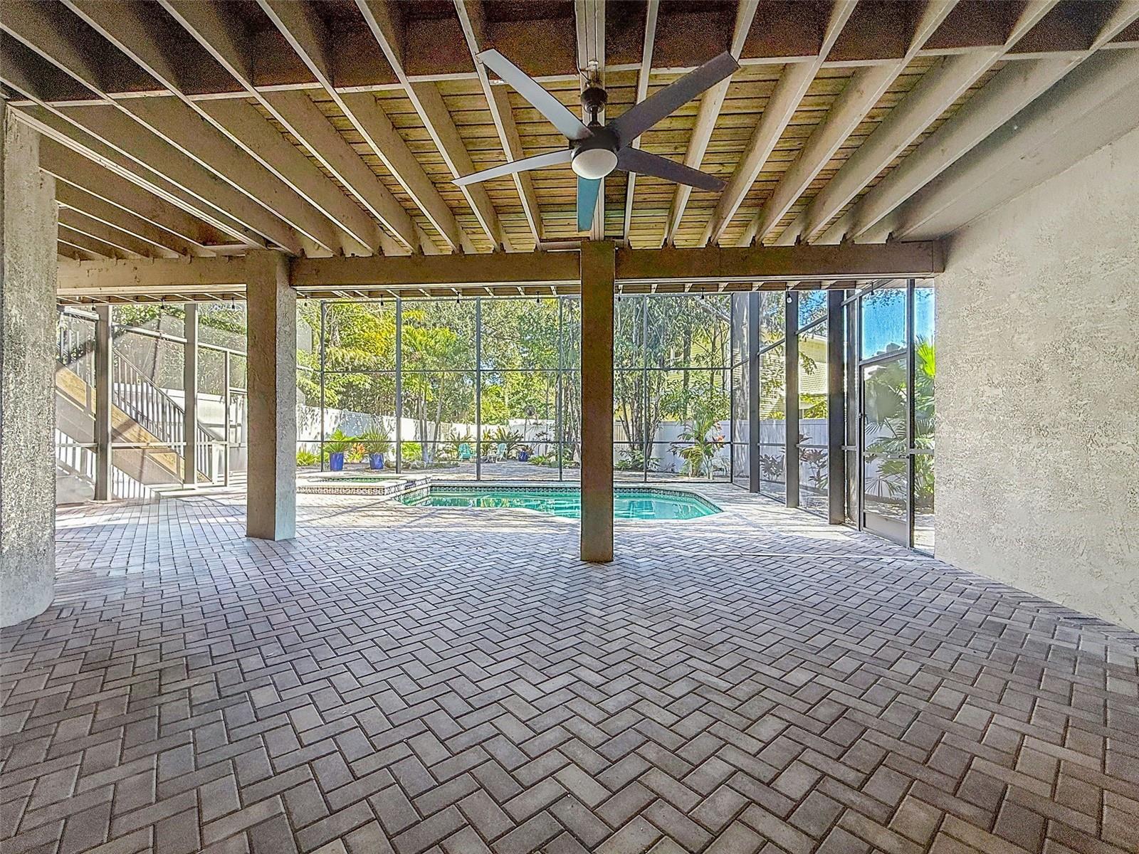 Image 37 of 51 For 588 Bay St  