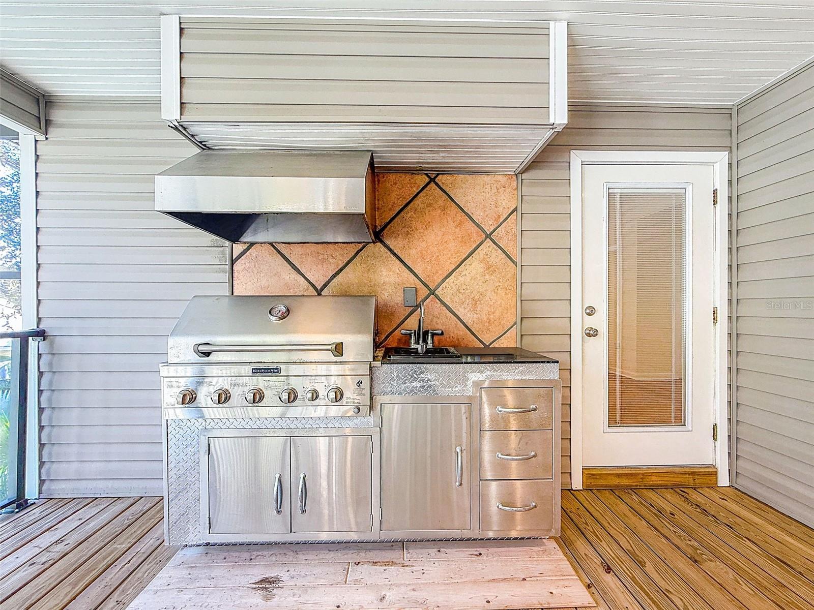 Image 39 of 51 For 588 Bay St  