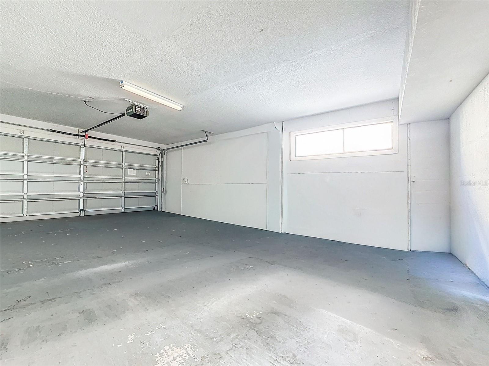 Image 45 of 51 For 588 Bay St  