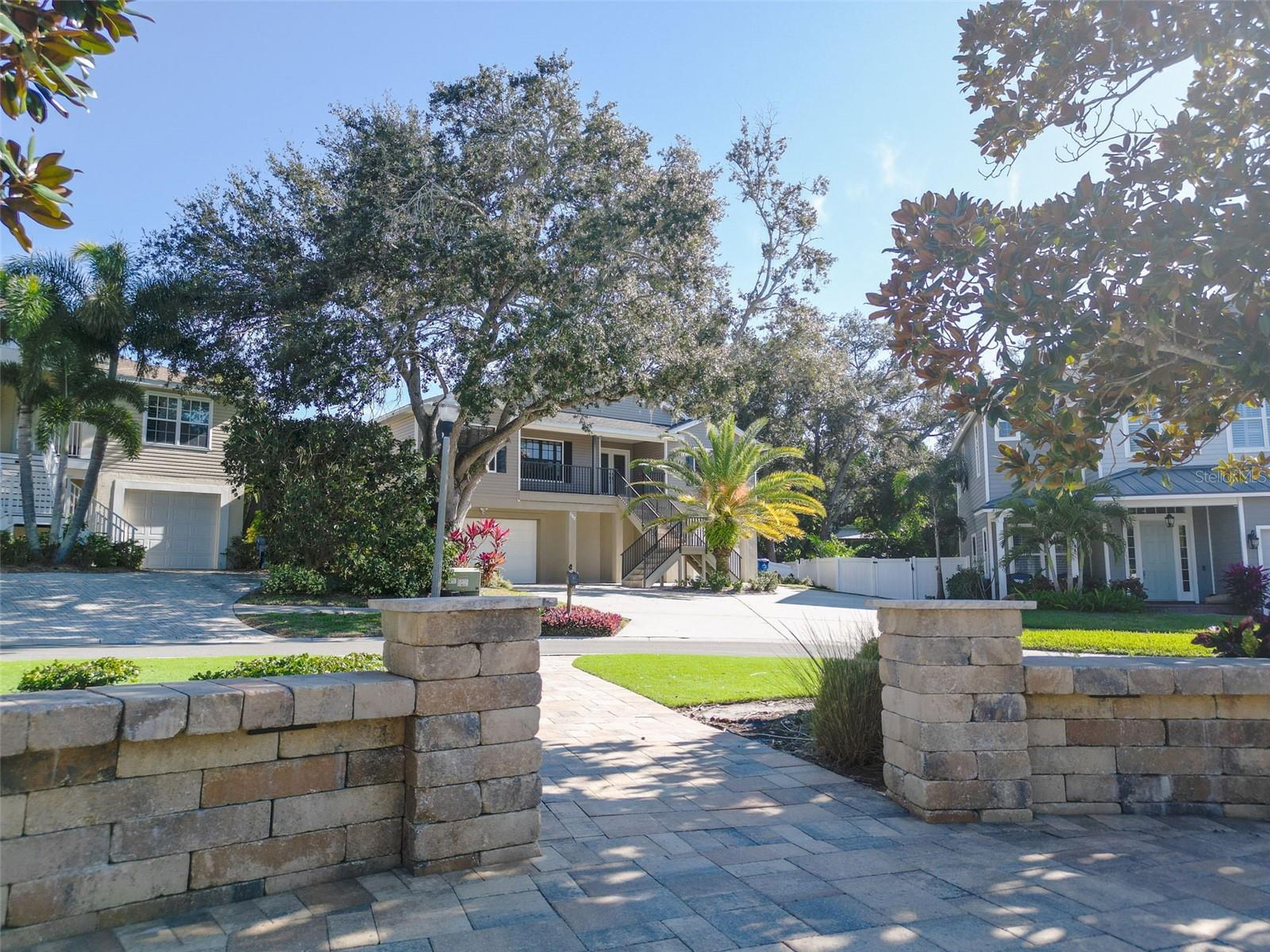 Image 49 of 51 For 588 Bay St  