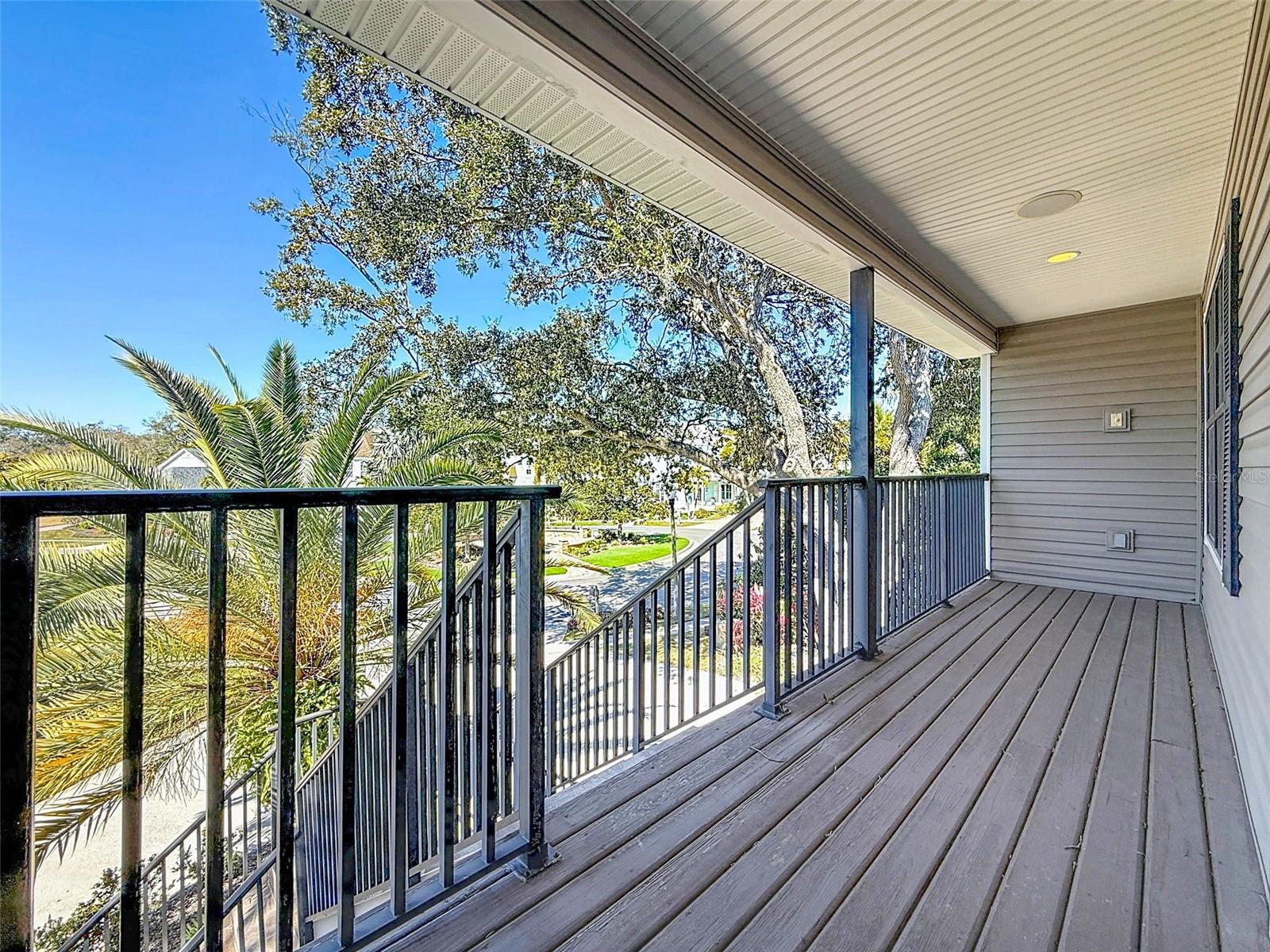 Image 7 of 51 For 588 Bay St  