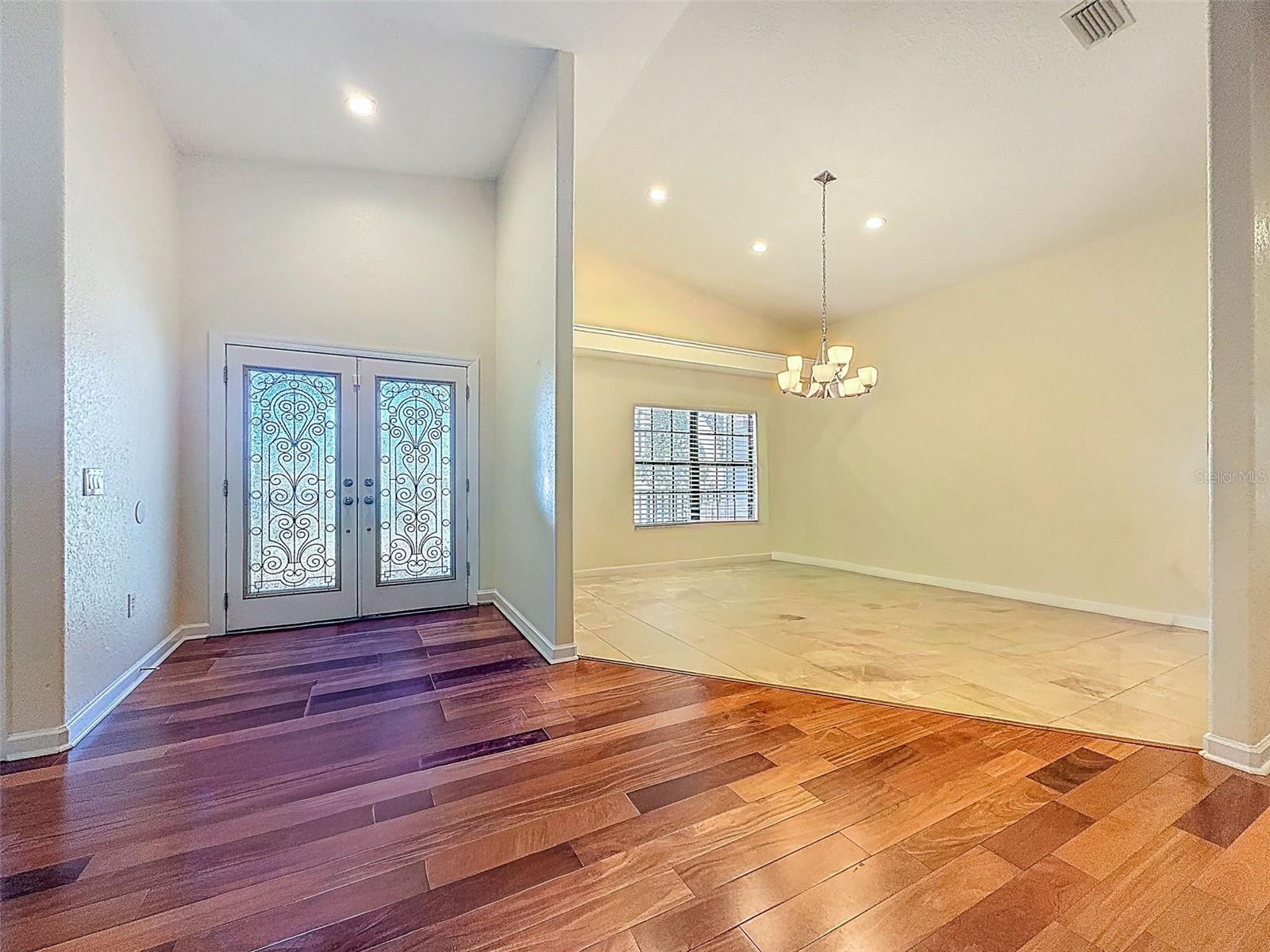 Image 8 of 51 For 588 Bay St  