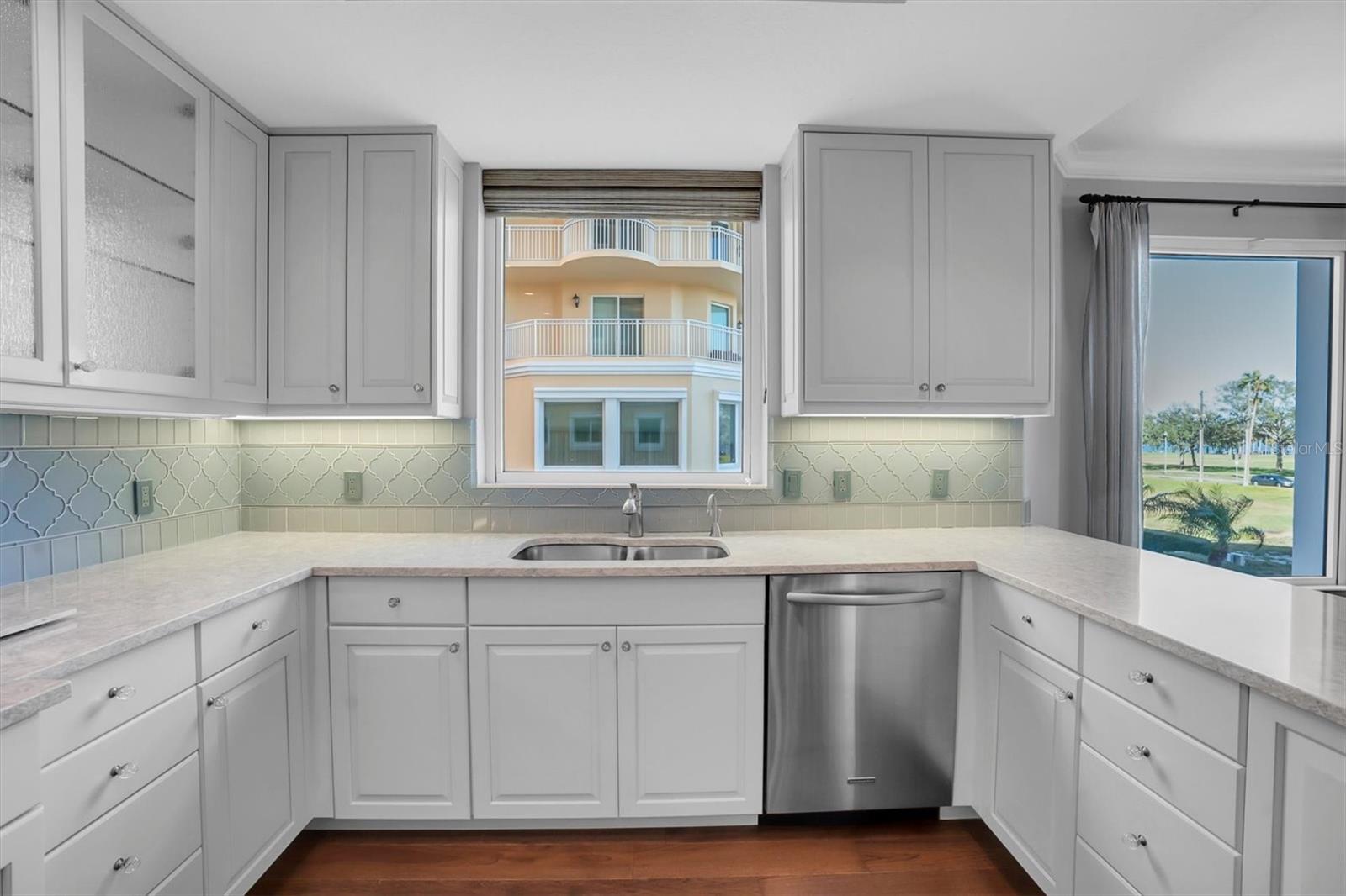 Image 10 of 38 For 555 5th Avenue Ne 273