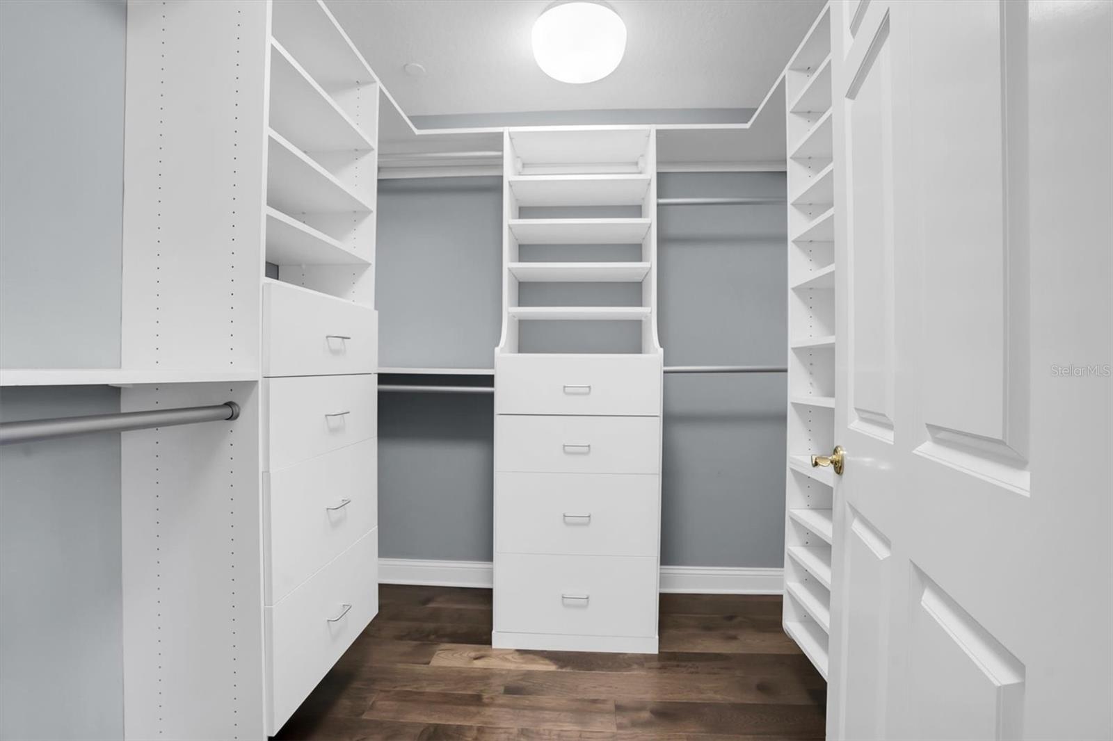 Image 22 of 38 For 555 5th Avenue Ne 273