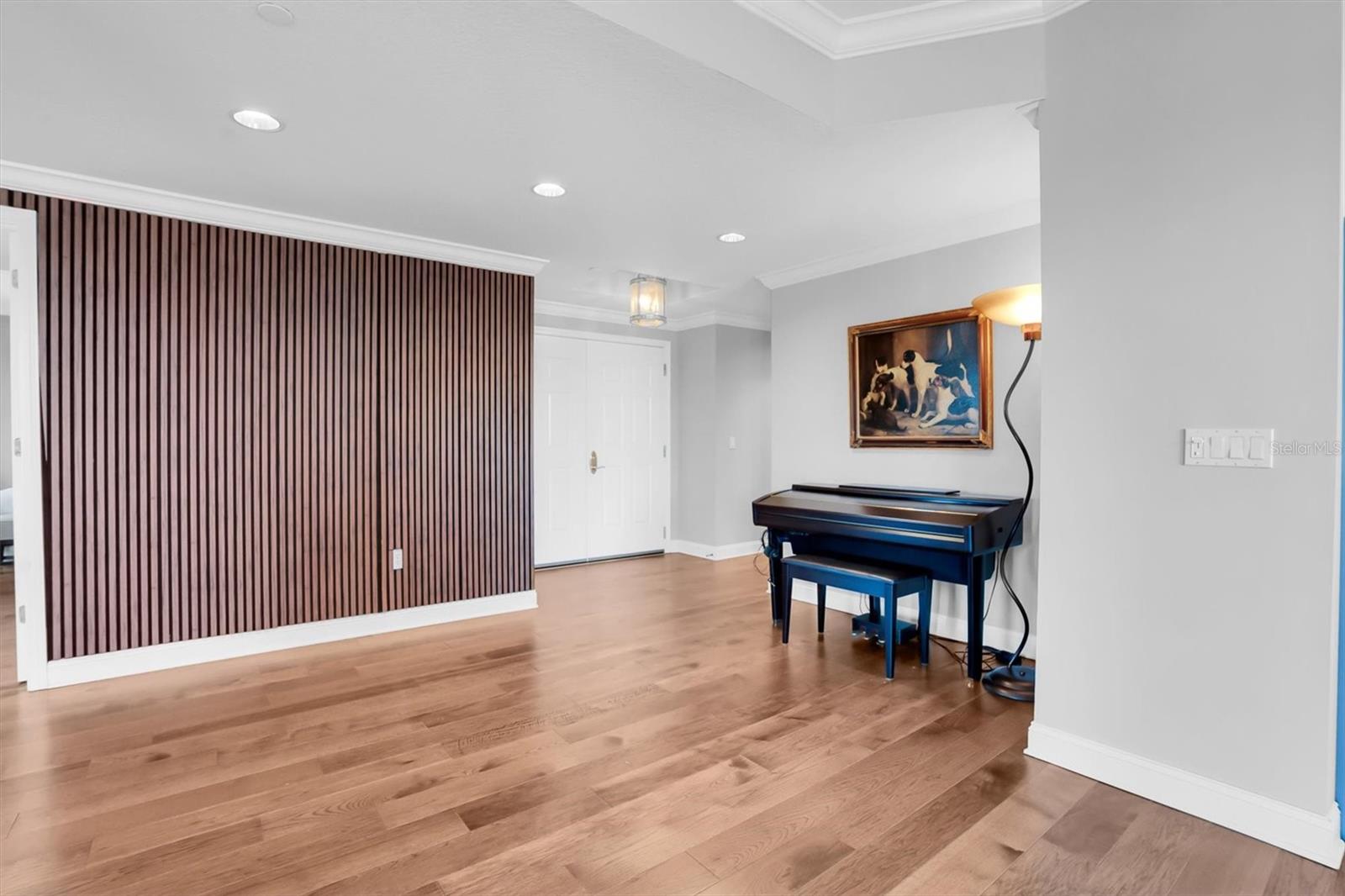 Image 6 of 38 For 555 5th Avenue Ne 273