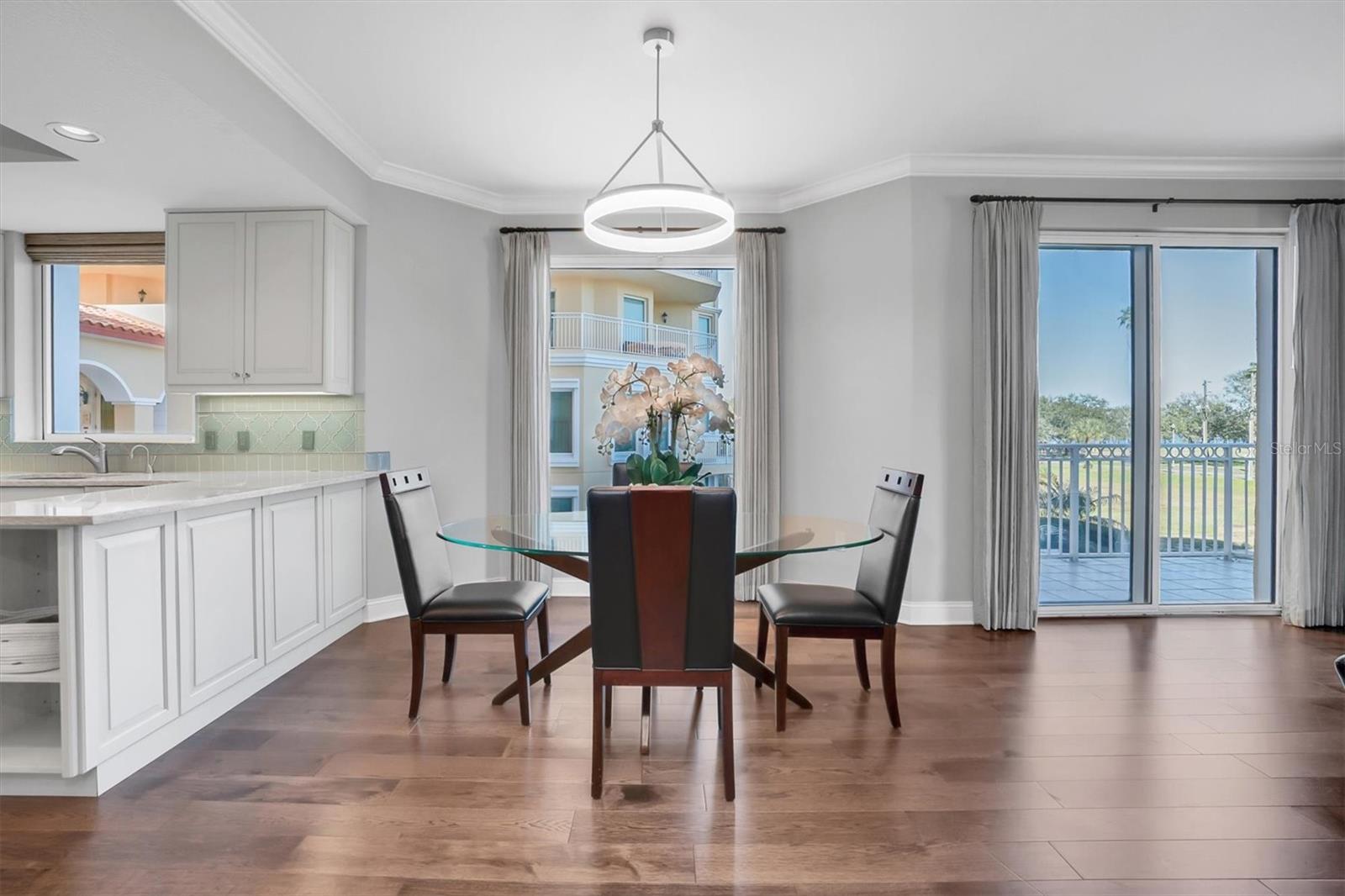 Image 8 of 38 For 555 5th Avenue Ne 273