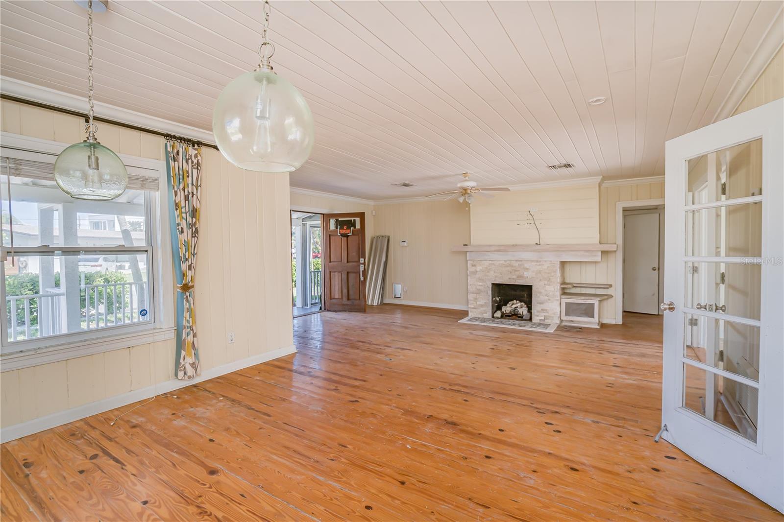 Image 11 of 57 For 16029 Redington Drive