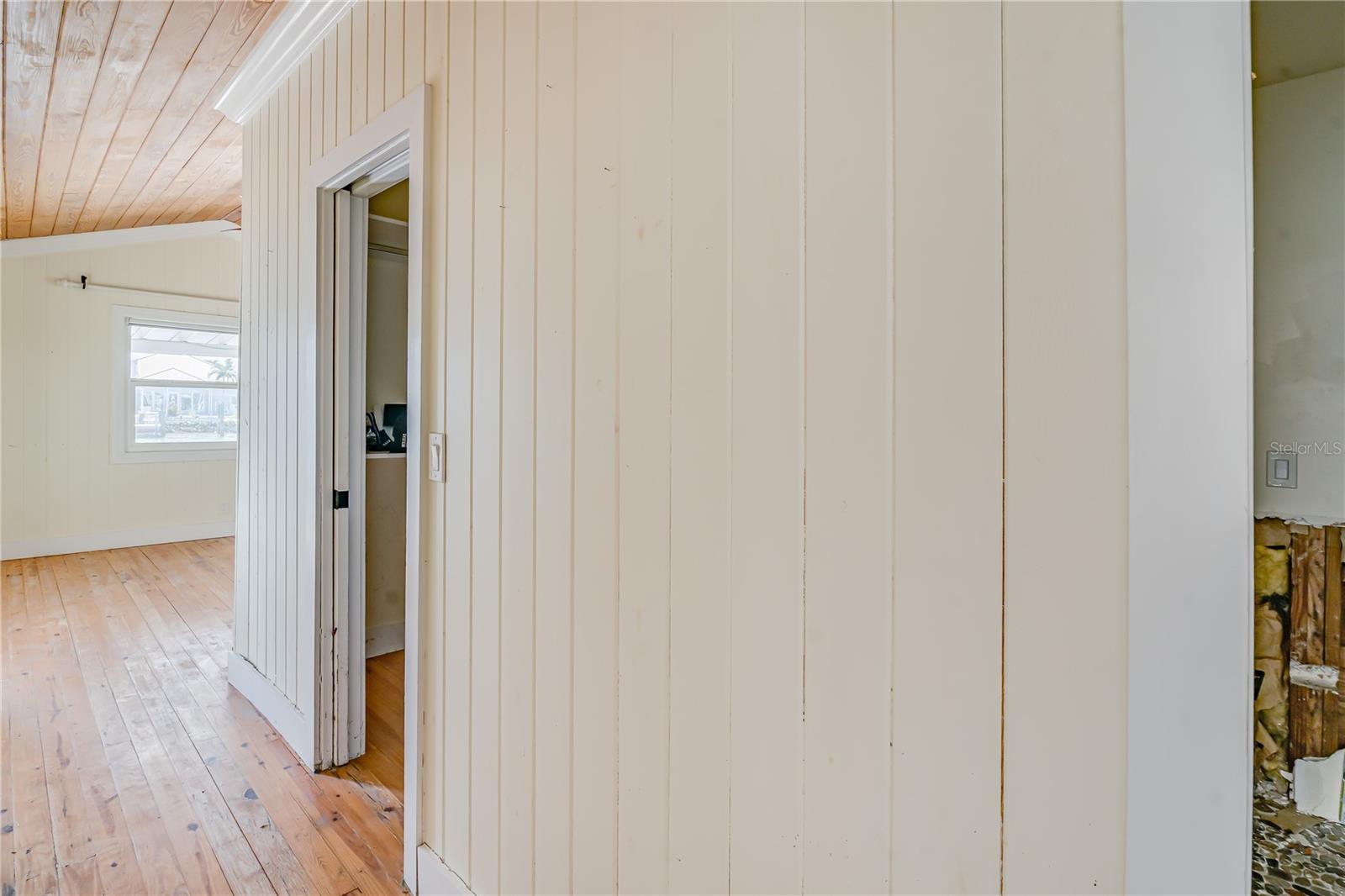 Image 22 of 57 For 16029 Redington Drive