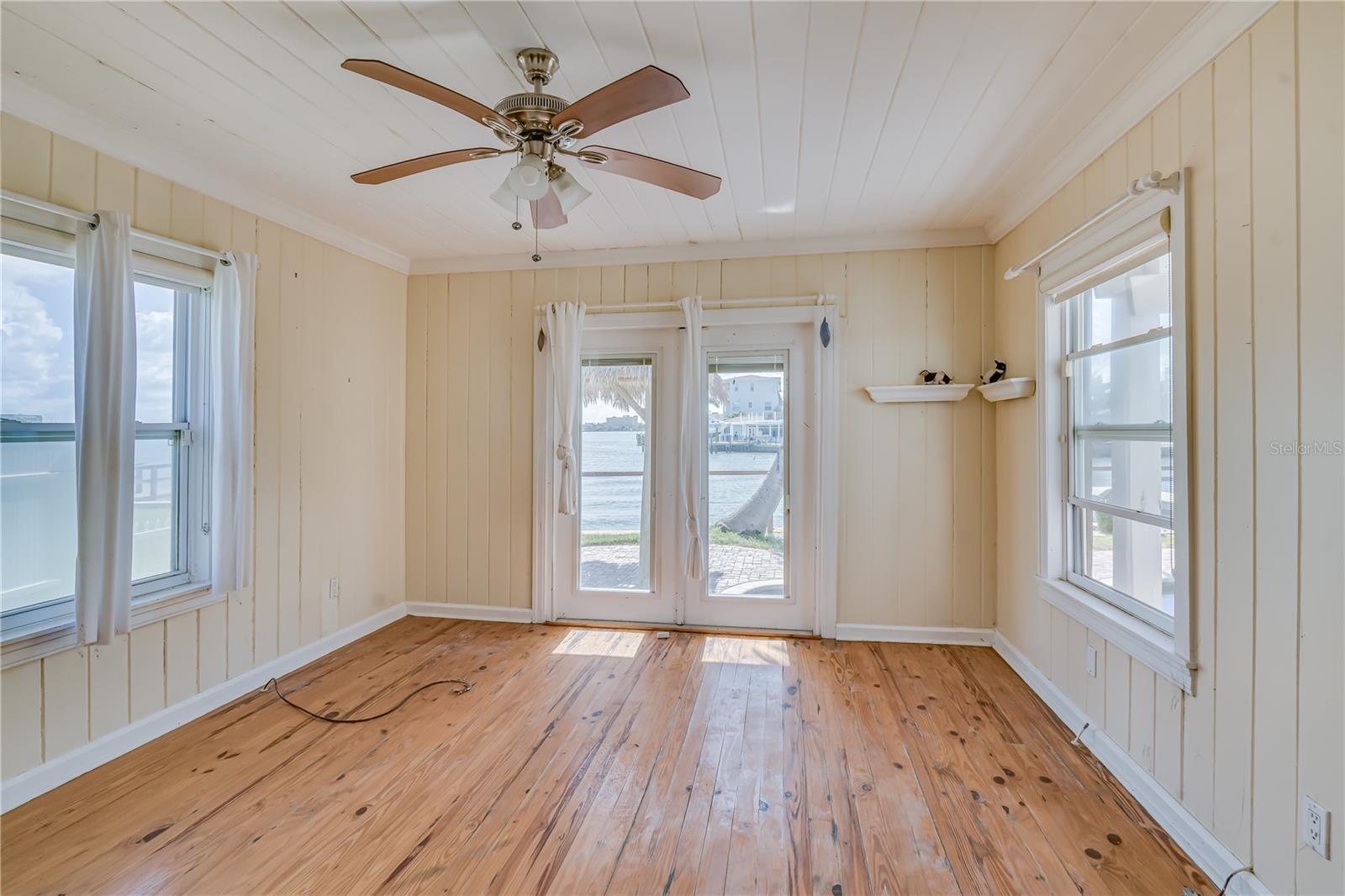 Image 24 of 57 For 16029 Redington Drive