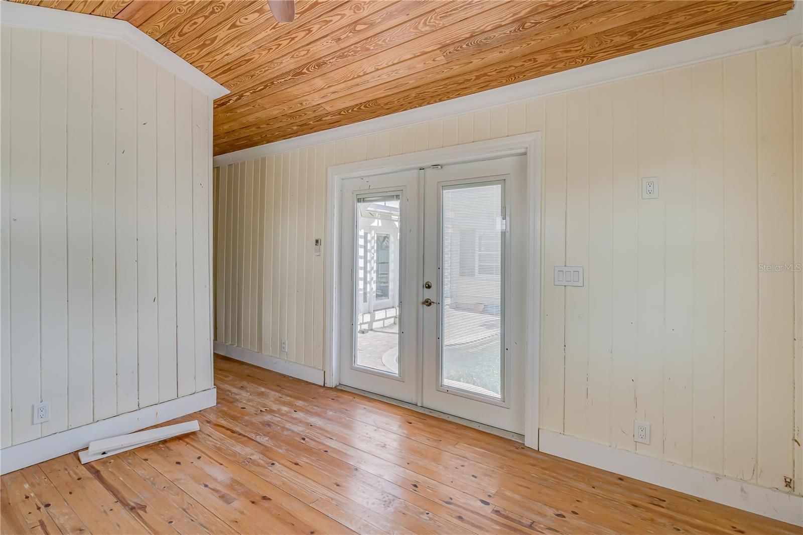 Image 27 of 57 For 16029 Redington Drive