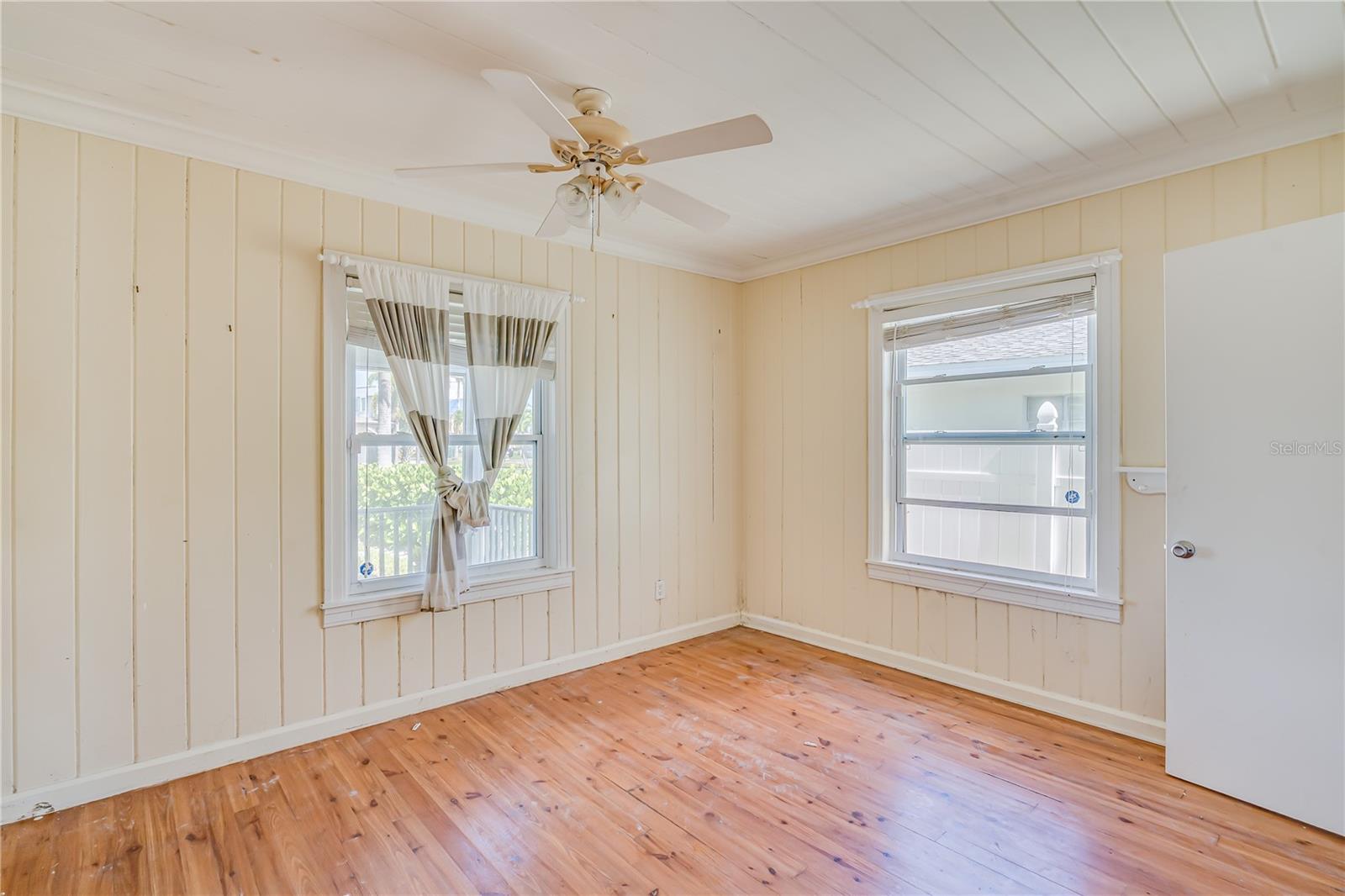 Image 36 of 57 For 16029 Redington Drive