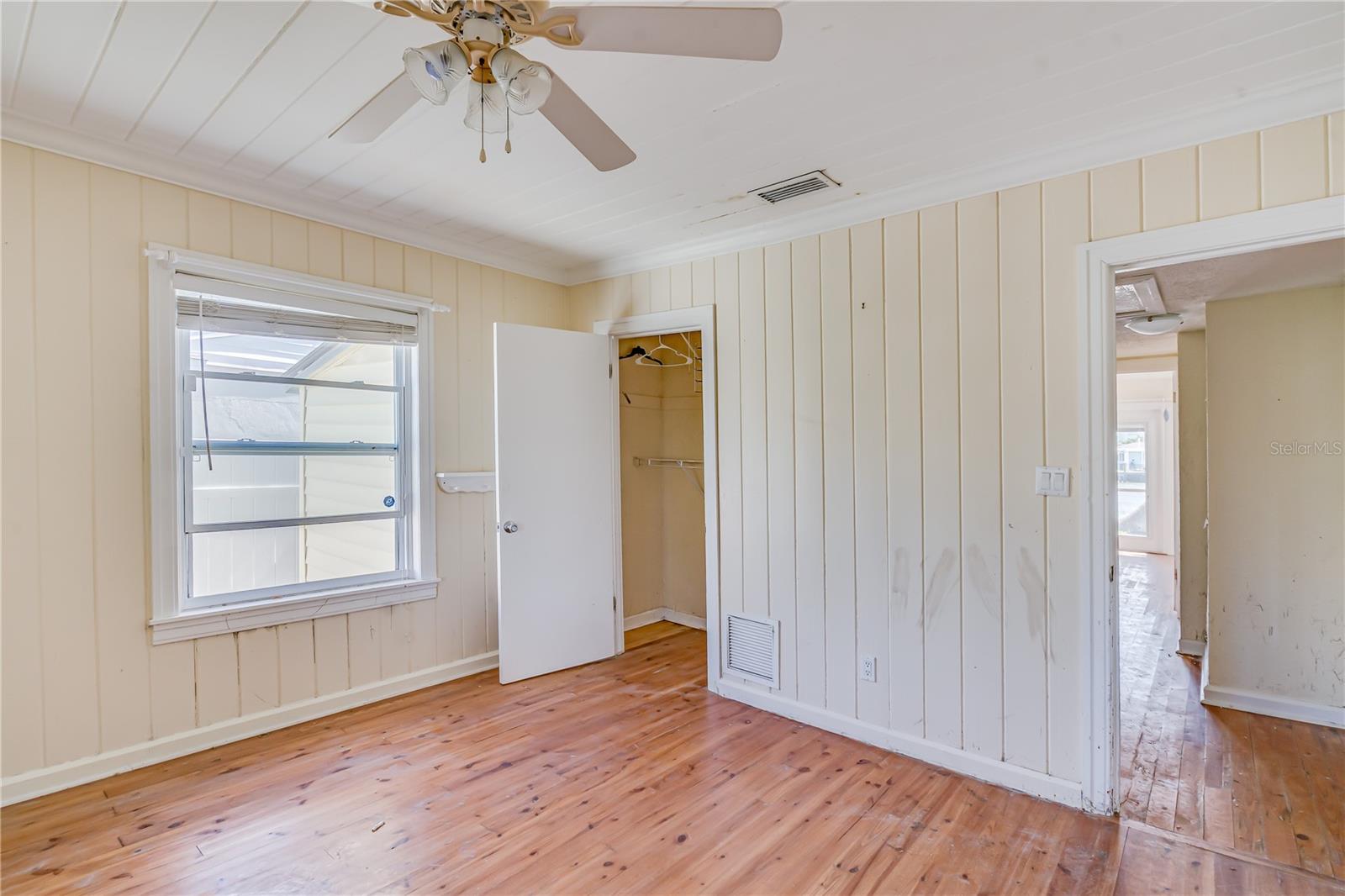 Image 37 of 57 For 16029 Redington Drive