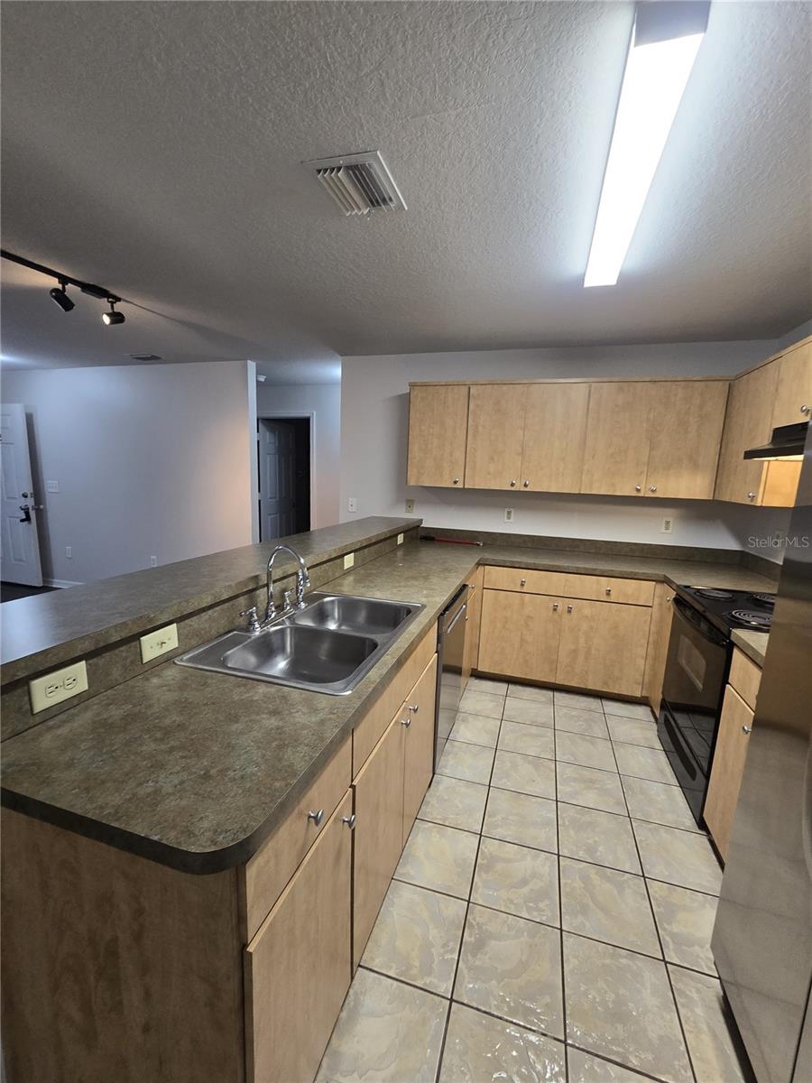 Image 6 of 15 For 2412 Fig Street 2