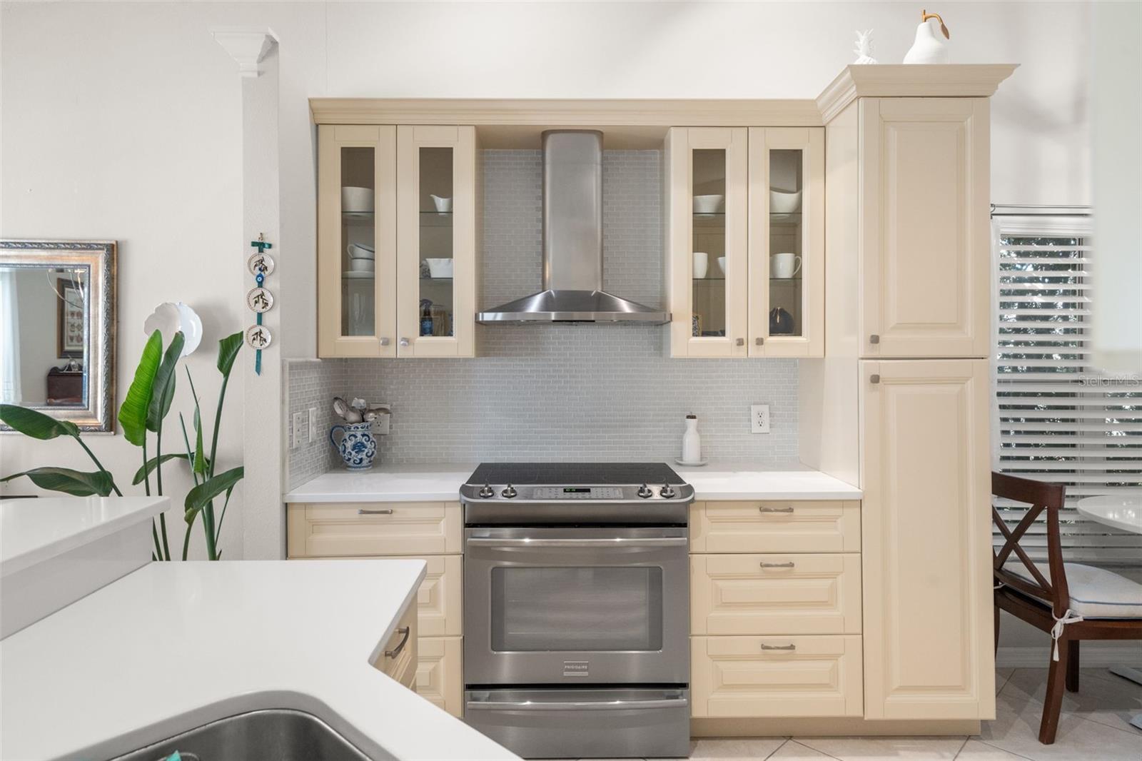 Listing photo id 9 for 1731 Capri Lane