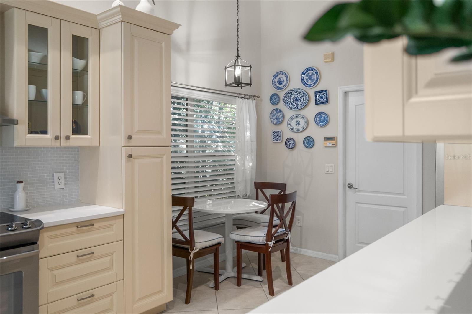 Listing photo id 10 for 1731 Capri Lane