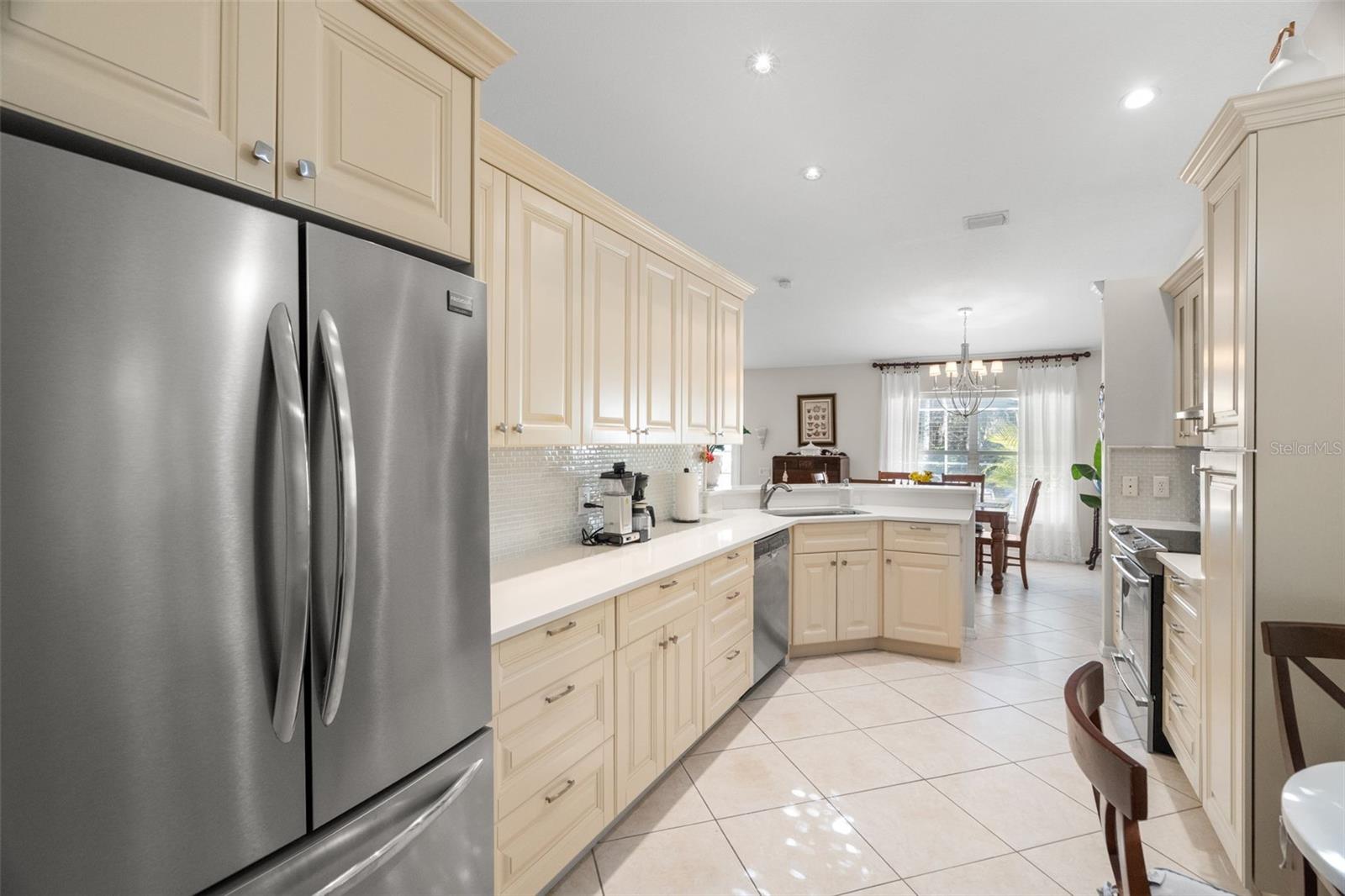 Listing photo id 12 for 1731 Capri Lane