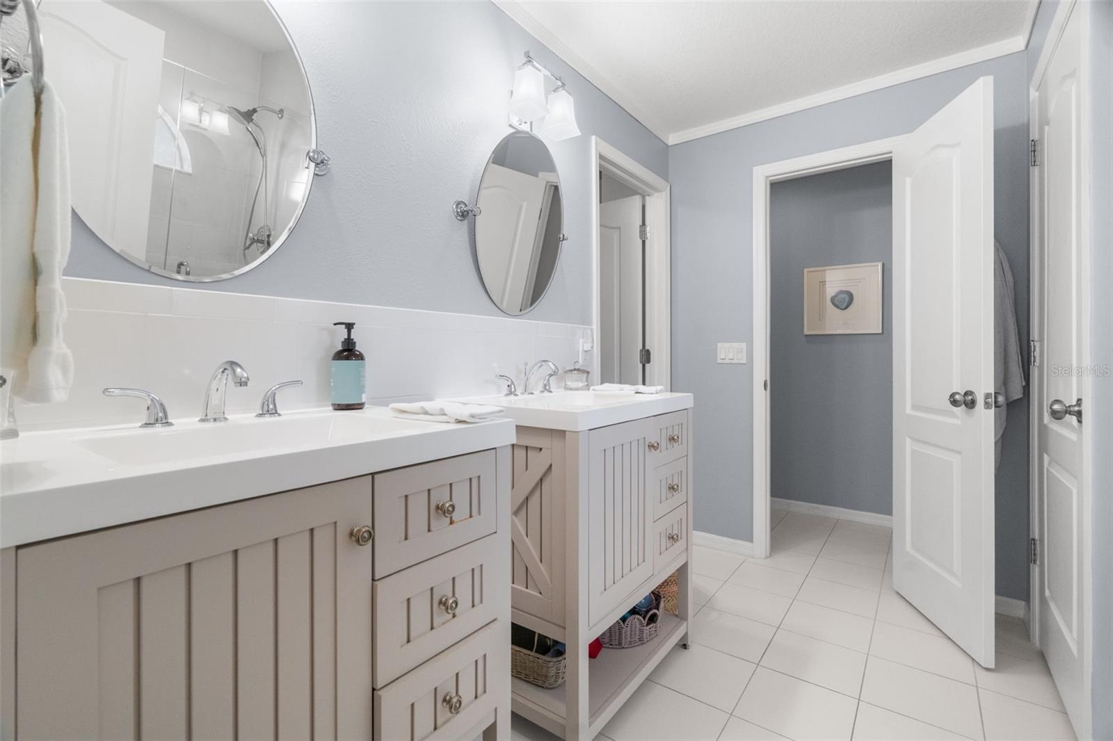 Listing photo id 17 for 1731 Capri Lane