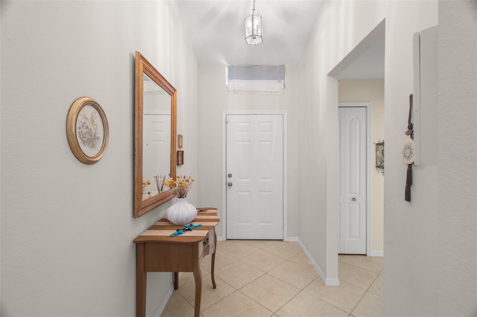 Listing photo id 0 for 1731 Capri Lane