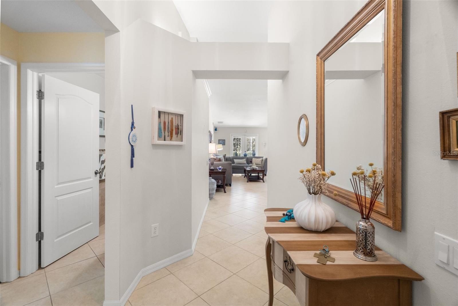 Listing photo id 1 for 1731 Capri Lane