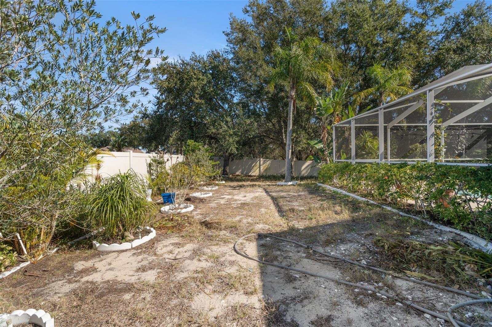 Listing photo id 30 for 1731 Capri Lane