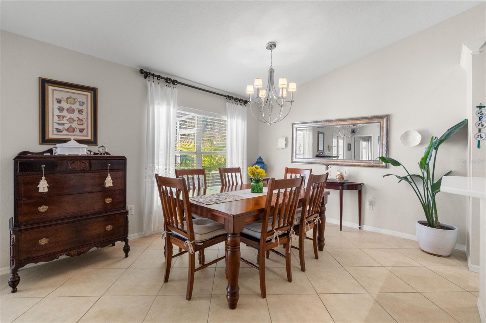 Listing photo id 6 for 1731 Capri Lane