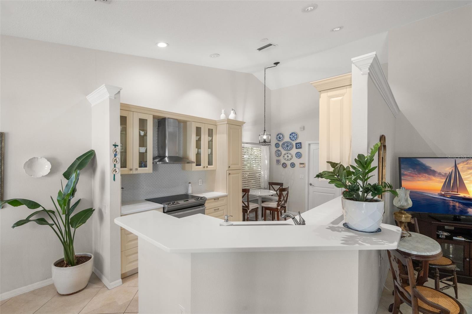 Listing photo id 7 for 1731 Capri Lane