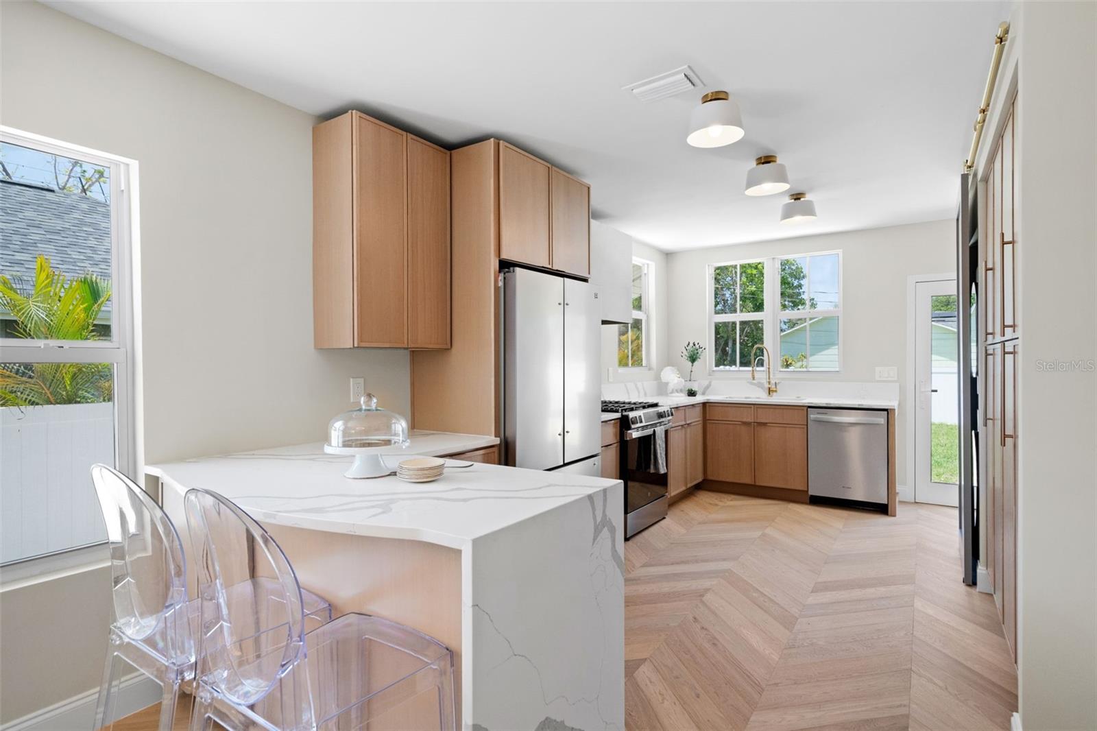 Image 16 of 21 For 422 24th Street N