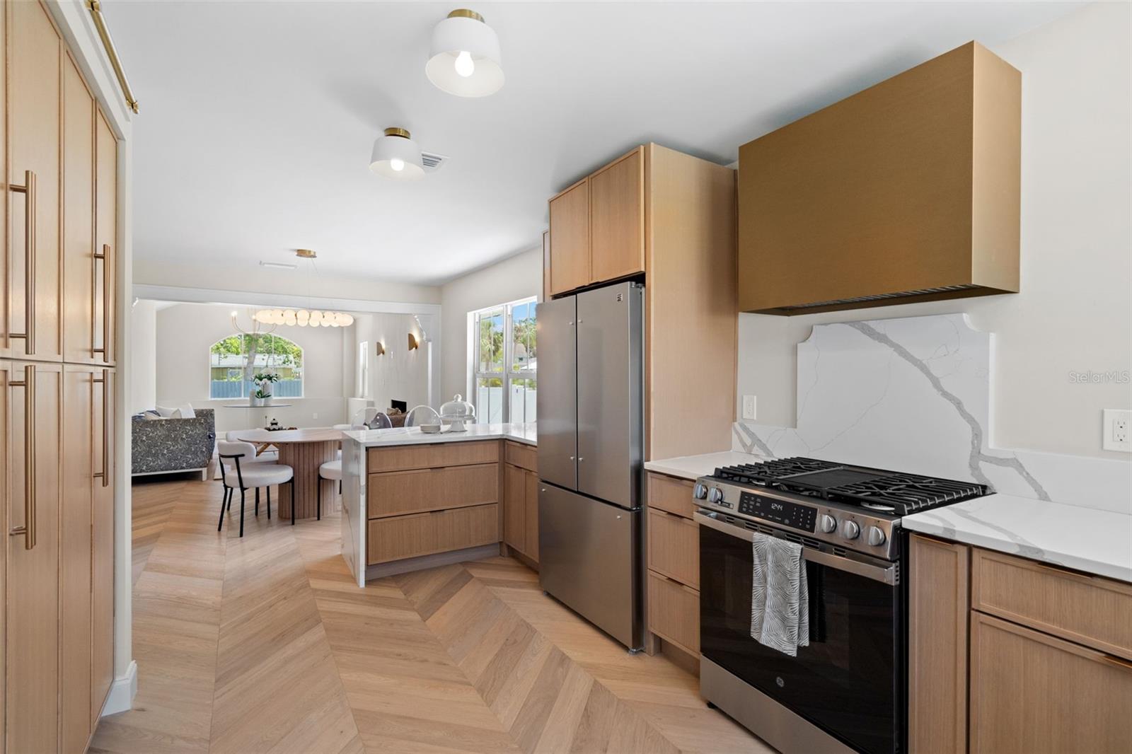 Image 18 of 21 For 422 24th Street N