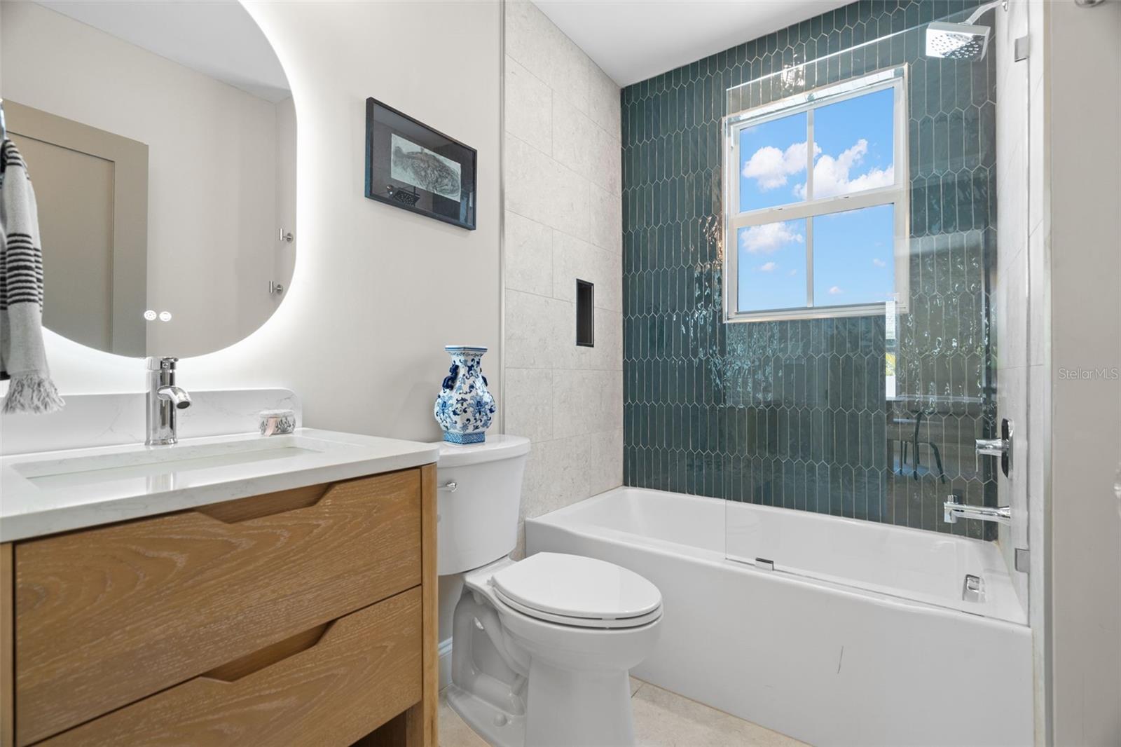 Image 3 of 21 For 422 24th Street N