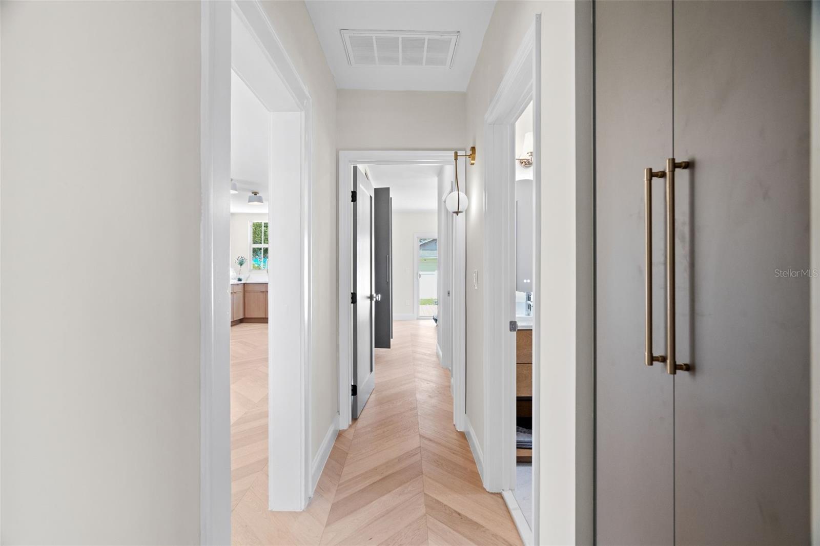 Image 9 of 21 For 422 24th Street N